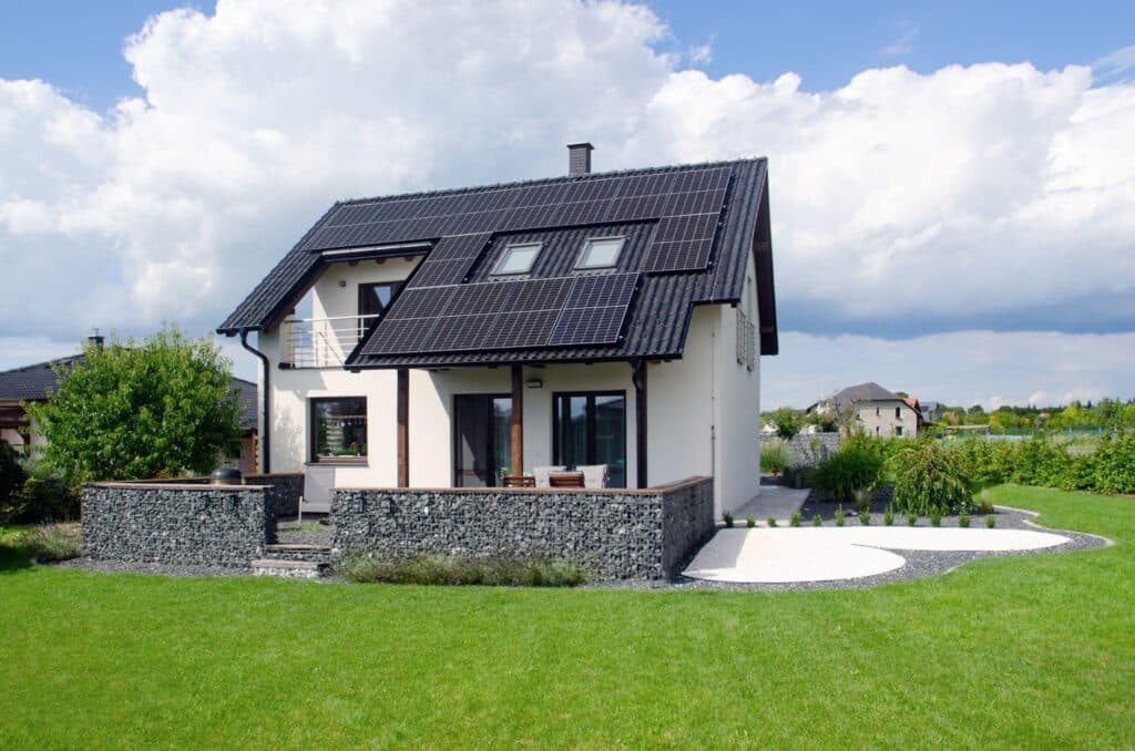 Jak ušetřit až 627 tisíc za energie? Díky fotovoltaice a dotacím
