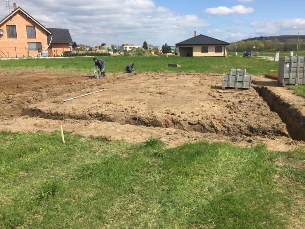 Každý třetí pozemek má skrytou vadu. Demolice může být cestou k dotované novostavbě